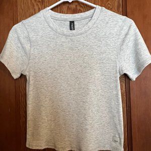 Vuori Women's Pose Fitted Tee Size S, White Heather, Slightly Cropped, Ribbed